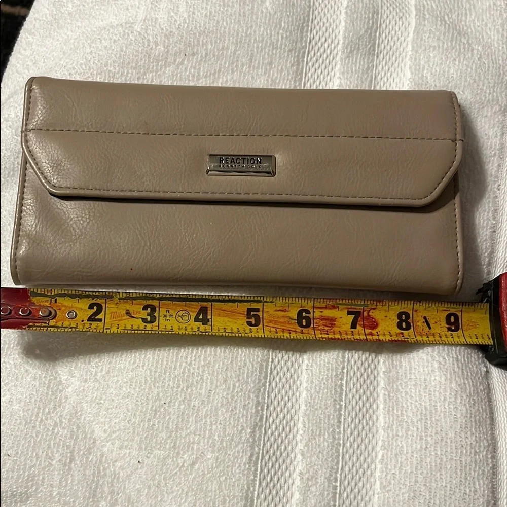 Kenneth Cole Reaction Tan Women's Wallet